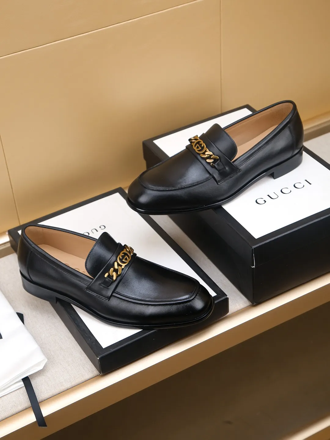Men's men's shoes 💰460 🆘【GUCCI】Gucci ·🐂里· Hot-selling beanie shoes, top brand luxury, top quality, latest fashion beanie shoes.. The upper is made of original high mercerized smooth cow suede. (Full top layer water-dyed 🐂 leather and lining). The original stylish and stylish soft rubber wear-resistant and non-slip outsole is light and comfortable on the foot, available in 2 colors! Matching code: 39-44 (customized at 38.45.46.47)